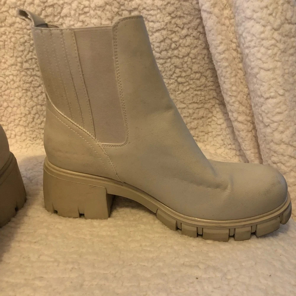 MIA Rigo Women’s Off-White Ankle Boots - Picture 4 of 10